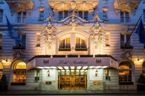 Not Many People Know The Haunted History Of This Popular Hotel In New Orleans French Quarter Hotels, New Orleans Bachelorette, Hotel Monteleone, New Orleans Vacation, New Orleans Hotels, New Orleans French Quarter, Honeymoon Suite, Haunted Hotel, Romantic Hotel