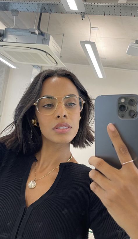 Rochelle Humes short hair inspo #rochellehumes #rochelle #fashion #style #inspo #goals #shorthiar #bob #brunette #beauty Rochelle Humes Short Hair, Rochelle Humes Hair, Zendaya Short Hair, Bob Brunette, Short Hair Inspo, Curled Bob, Rochelle Humes, Money Outfit, Style 2023