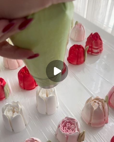 ‎Nahid Karimi / ناهیدکریمی‎ on Instagram: "Dubai Workshop 🇦🇪 Marshmallow Flowers Bouquet  27_28 April 2024  click to register :  https://www.richemont-masterbaker.com/products/marshmallow-flower-workshop  #dubai #dubaiclasses #cakeuae #dubai🇦🇪" Marshmallow Bouquet, Marshmallow Flower, Marshmallow Flowers, Flower Workshop, April 4, April 2024, Flowers Bouquet, Dubai, Flowers