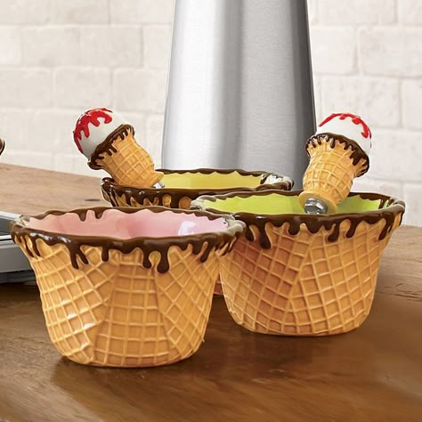 ice cream bowls Cone Ideas, Ice Cream Bowls, Ice Cream Dishes, Ice Cream Theme, Kitchen Party, Waffle Cone, Ice Cream Social, Dekor Diy, Ice Cream Cones