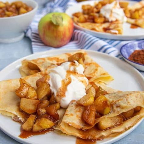 Cinnamon Apple Crepes - Bakes by Brown Sugar Stewed Apples Recipe, Cinnamon Crepes, Apple Crepes, Crepes Filling, Apples Cinnamon, Crepe Batter, Sweet Crepes, Apple Hand Pies, Fall Menu