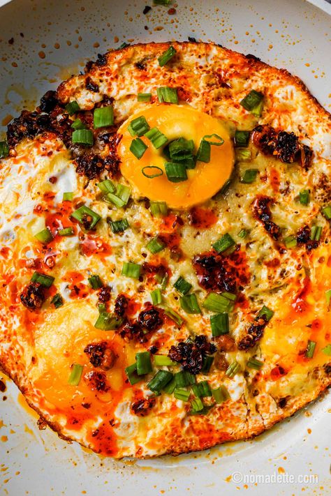 Chili Eggs Breakfast, Chili Crisp Eggs, Recipes With Chilli Oil, Chilli Oil Eggs, Egg Confit, Chilli Egg Recipe, Chili Oil Eggs, Chilli Eggs, Egg Chilli Recipe