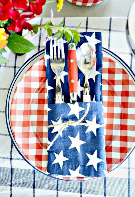 Easy napkin folds for cloth and paper napkin for summer entertaining! You can do every single napkin fold! #napkins #napkinfolds #tablescape #summertablescape #summertable #stonegable Pocket Napkin Fold, Diy Napkin Folding, Fancy Napkin Folding, Easy Napkin Folding, Napkin Folds, Fourth Of July Decor, Napkin Folding, Summer Tables, How To Fold