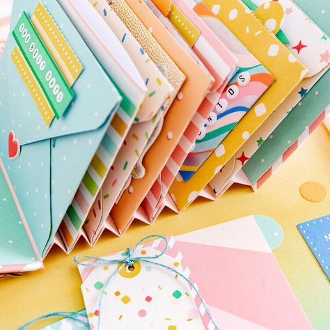 Diy Mini Album Tutorial, Flag Book, Envelope Scrapbook, Loaded Envelopes, Envelope Book, Scrap Projects, Diy Mini Album, Diy Scrapbook Album, Mini Albums Scrap