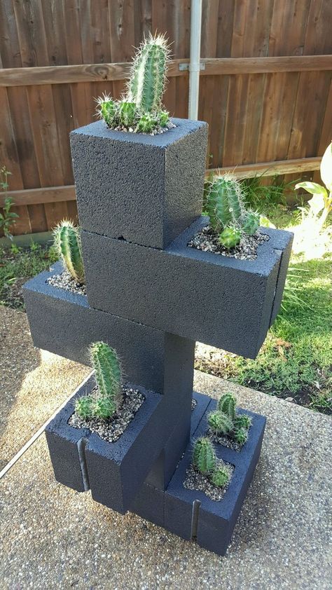 Cinder Block Garden, Cinder Blocks, Front Yard Garden Design, Garden Decor Projects, Videos Cooking, Diy Backyard Landscaping, Backyard Diy Projects, Garden Yard Ideas, Backyard Garden Design