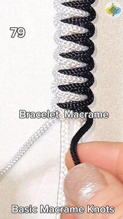 Macrame Knots For Bracelets, Braid Bracelet Pattern, Lanyard Keychain Diy, Braiding Bracelets, Braided Bracelet Tutorial, Chinese Knots, Diy Braided Bracelet, Paracord Bracelet Patterns, Paracord Bracelet Tutorial