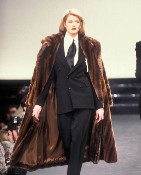 Ralph Lauren Runway, Woman In Suit, Ralph Lauren Suits, Ralph Lauren 90s, Ralph Lauren Fall, 90s Runway Fashion, Runway Fashion Couture, Outfits 90s, Runway Outfits