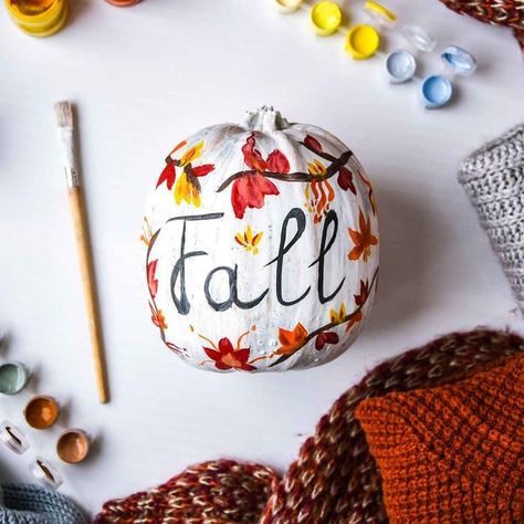 Diy Autumn Leaves, Cute Pumpkin Faces, Ceramic Pumpkins, Pumpkin For Halloween, Halloween Creatures, No Carve Pumpkin Decorating, Fall Writing, Pumpkin Pictures, Pumpkin Painting Ideas