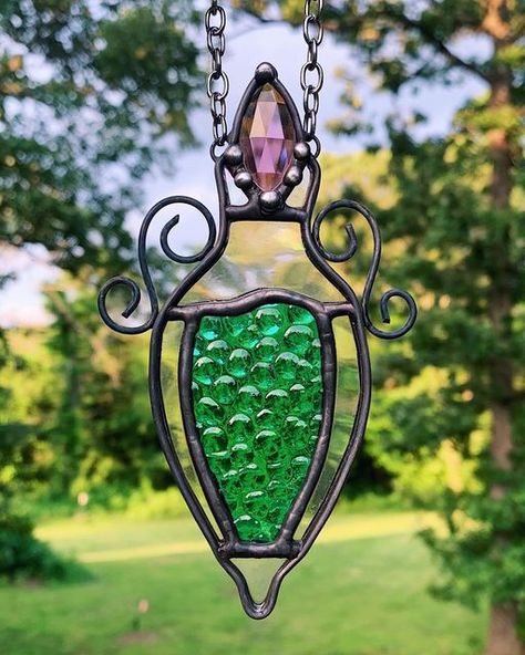 Dark Green Rooms, Witches Garden, Witch Garden, Potion Bottles, Stained Glass Suncatchers, Stained Glass Christmas, Stained Glass Diy, Stained Glass Crafts, Potion Bottle