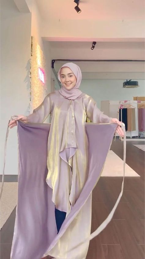 Pin by rizki putri syafira on Fashion & Aesthetic Videos in 2022 | Model baju wanita, Gaun sederhana, Model pakaian Chifon Dress, Kasut Nike, Rok Lilit, Rok Outfit, Draping Fashion, Batik Fashion, Mode Abaya, Women Dresses Classy, Modesty Fashion