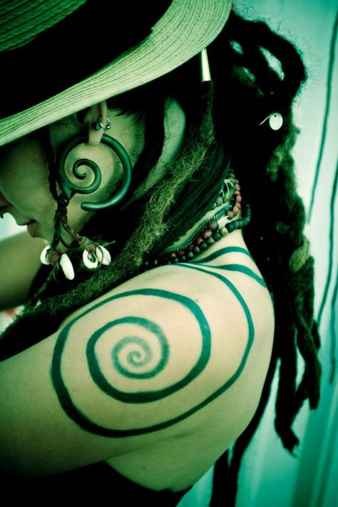 Leah Smith from Rising Appalachia - Spiral Shoulder Tattoo Rising Appalachia Tattoo, Spiral Tattoo On Shoulder, Appalachia Tattoo Ideas, Spiral Tattoo Shoulder, Spiral Shoulder Tattoo, Spirals Tattoo, Spiral Tattoo Ideas, Rising Appalachia, Cliche Tattoo