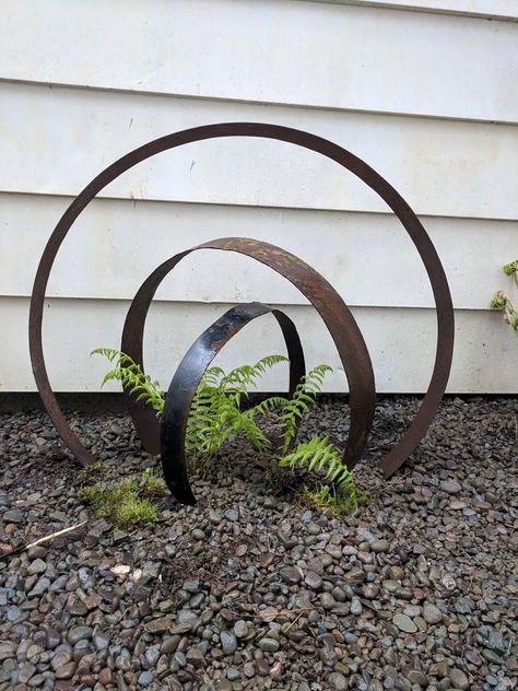 Garden Art Sculptures Diy, Metal Garden Art, Garden Art Projects, Garden Yard Ideas, Garden Art Crafts, Garden Art Sculptures, Outdoor Sculpture, Garden Art Diy, Little Garden