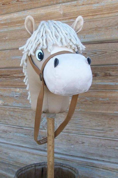 Hobby Horse Pattern Free, Stick Horse Pattern, Hobby Horse Pattern, Unicorn Hobby Horse, Stick Pony, Stick Horses, Cowgirl Birthday Party, Hobby Horses, Horse Pattern