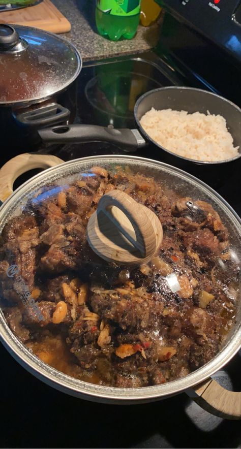 Braised Oxtail, Rice Peas, Oxtail Stew, Rice And Peas, Cooked Food, Food Vids, Fame Dr, Food Goals, Looks Yummy