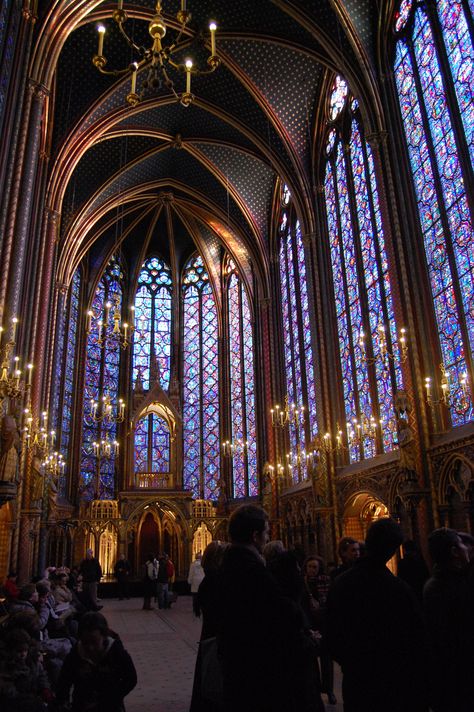 La Sainte-Chapelle à Paris, vue de la chapelle haute, XIII e s. Stained Windows, Sainte Chapelle Paris, Stained Glass Church, Paris Wallpaper, Beautiful Paris, Church Windows, Living In Paris, Fantasy Story, Vintage Glam