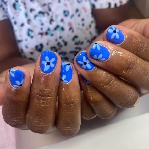 Cute Simple Painted Nails, Fun Nail Designs Blue, Simple May Nails, Funky Flower Nails, Blue On Blue Nails, Nail Designs Trending Now Simple, Nail Ideas 2023 Summer, Blue Gel Manicure, Blue Nails Flower