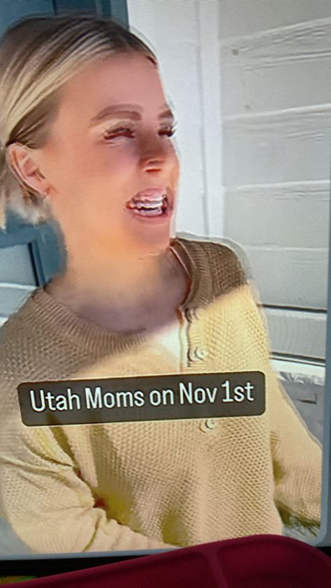 Jane Williamson, Utah Mom, Fav Youtubers, Nov 1, Funny Video, Youtubers, Utah, Funny Gif, Funny