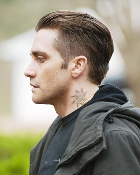 Messy Swept Back Hair Men, Jake Gyllenhaal Hair Prisoners, Jake Gyllenhaal Hairstyle, Haircut For Bearded Men, Jack Gyllenhaal Haircut, Police Haircut Men, Prisoners Jake Gyllenhaal, Detective Loki Prisoners, Gentlemen's Haircut