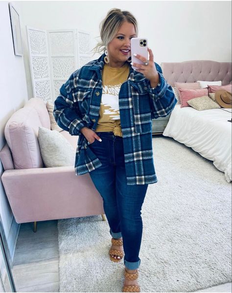 Plus Size Flannel Shirt Outfits, Flannel Outfit Women, Flannel Shirt Outfits, How To Wear A Flannel, Plus Size Flannel, Flannel Shirt Outfit, Flannel Outfit, Mom Wardrobe, Flannel Outfits