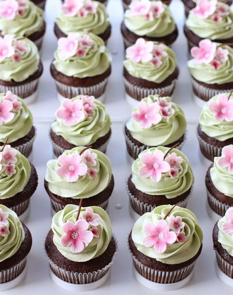 Cherry Blossom Cupcakes Ideas, Mulan Cupcakes, Japan Cupcakes, Cherry Blossom Cupcakes, Sakura Party, Sakura Cake, Cupcakes Flores, Sakura Wedding, Cherry Blossom Cake