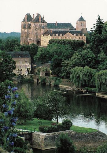 Solesmes Abbey Gregorian House, Old French Mansion, Surrey Mansion, Hermitage Grand Manor, Gregorian Chant, French Life, Chateau De Villandry, Abandoned Mansions For Sale French Chateau, Beautiful Churches