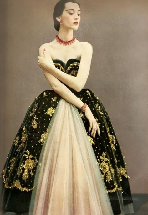 Diane on Whidbey Island: My Top 10 Christian Dior Favorites From 1950 Christian Dior Vintage 1950s Evening Gowns, Dior 1950s Evening Gowns, Dior Vintage Dress, Dior Gown, Vintage Fashion 1950s, Beautiful Evening Dresses, Dior Dress, Christian Dior Haute Couture, Whidbey Island