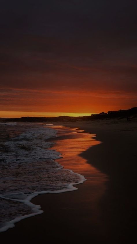 Dark Sunrise Aesthetic, Dark Beach Sunset, Dark Sunset Wallpaper, Sunset Dark Aesthetic, Gloomy Sunset, Sunset Over Water, Dark Sunset, Sunsets And Sunrises, Pretty Sunsets