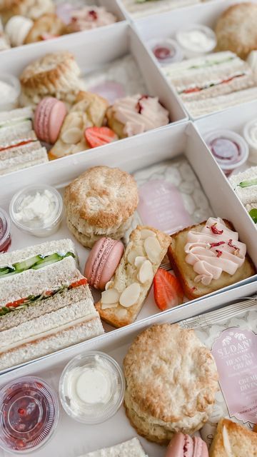 Tea Party To Go Boxes, Afternoon Tea To Go, Tea Party Box Ideas, Tea Party In A Box Ideas, Afternoon Tea Boxes, Afternoon Tea Picnic, Afternoon Tea Box Ideas, Breakfast Tea Party Food, Afternoon Tea Grazing Table