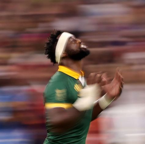 Rugby World Cup on Instagram: "Leading South Africa out for the 50th time as captain Siya Kolisi 🇿🇦 #RWC2023 | #RSAvTGA" Siya Kolisi Rugby, Rugby Player Aesthetic, South African Rugby Players, Rugby South Africa, Jenna Core, Rugby Aesthetic, Rugby Wallpaper, Siya Kolisi, South African Rugby