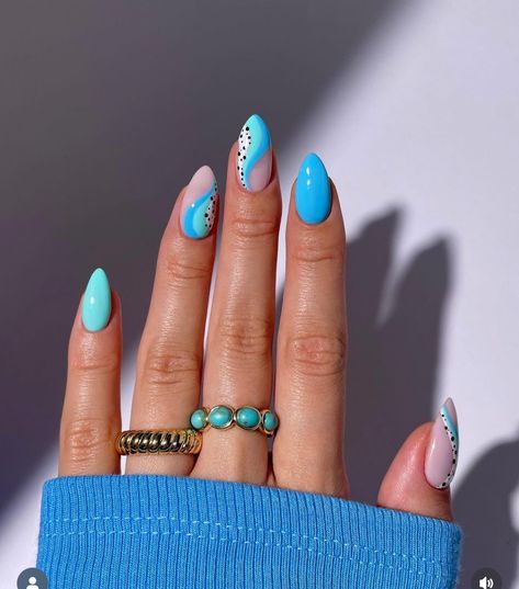 Turquoise Nails, Summery Nails, Geometric Nail, Basic Nails, Vacation Nails, Beach Nails, Short Acrylic Nails, Vibrant Blue, Gold Nails