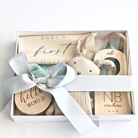 Baby Box Ideas, Baby Gift Packing Ideas, Baby Arrival Gifts, Bunny Teether, Baby's First Christmas Gifts, Baby Shower Gift Box, Baby Closet Dividers, Teen Pregnancy, Closet Dividers