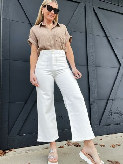 White Straight Leg Pants Outfit, Look Rich And Classy Outfit, White Denim Pants Outfit Summer, Millenial Fashion 2024, White Pants Work Outfit Summer, High Rise Pants Outfit, How To Style White Pants, White Jeans Outfit Summer Classy, Wide Leg White Jeans Outfit