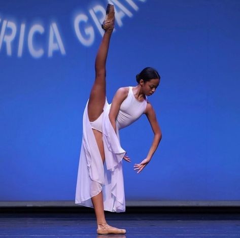 Black Contemporary Dancer, Black Dancers Aesthetic, Dance Mindset, Black Dancer Aesthetic, Black Ballerina Aesthetic, Ballerina Core, Ballet Competition, Dance Black, Black Dancers