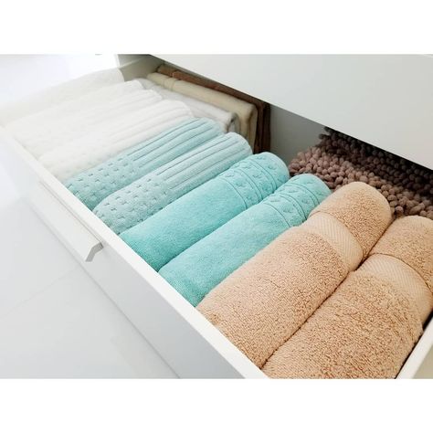 Towel Drawer Organization, Towel Drawer, Drawer Organization, Bathroom Drawers, Towel Organization, How To Roll Towels, Organize Drawers, Personal Organizer, Folding Clothes