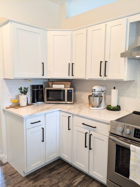 White Cabinets With White Quartz Counter, Small Kitchen Cabinet Remodel, Open Shelves End Of Cabinets, Kitchen Counter Layout, Countertop For White Cabinets, Kitchen Layout Small Spaces, L Shaped Kitchen Remodel, Small L Kitchen, Small Space Kitchen Ideas