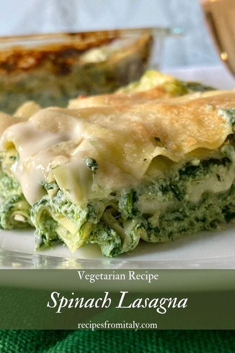 Spinach Lasagna is a white lasagna with a delicate flavor and a creamy consistency, made with a mix of spinach, ricotta, béchamel and Parmigiano. In spring, with tender and fresh spinach, it tastes even better! But you can also use frozen spinach, which they are great for this recipe. Spinach together with ricotta create a green and creamy filling with an exquisite and delicate flavor. In fact, “spinach and ricotta” is a classic combination of many traditional Italian recipes. Lazania Recipe, Frozen Spinach Recipes, Spinach And Ricotta Lasagne, Lasagna With Ricotta Cheese, Squash Zucchini Recipes, Spinach Lasagna Recipe, Italian Spinach, Recipe With Ricotta, Spinach And Ricotta Lasagna