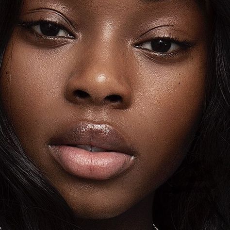 Kiara Pike (@kiarapike) • Instagram photos and videos Two Toned Lips, Tone Makeup, African American Makeup, Diy Beauty Treatments, Mode Turban, Perfect Lips, Dark Skin Makeup, African American Hairstyles, Dark Skin Women