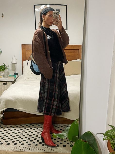 Plaid Dress Outfit Winter, Long Plaid Dress, Plaid Dress Outfit, Dress Outfit Winter, Red Leather Boots, Long Skirt Outfits, Tartan Skirt, Winter Dress Outfits, Winter Fit