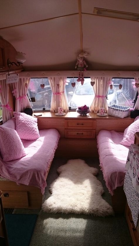 Pink Caravan Interior, Pink Van Life, Trailer Park Decor, Pink Camper Interior, Caravan Aesthetic, Pink Caravan, Vintage Caravan Interiors, Glamper Camper, Caravan Decor