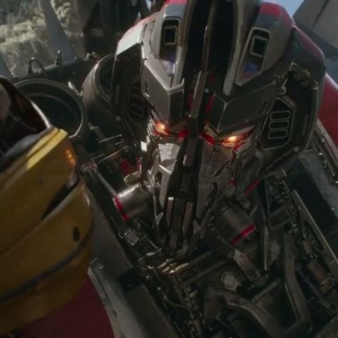 New Bumblebee Movie teaser with Blitzwing and Barricade Starscream Bumblebee Movie, Blitzwing X Bumblebee, Blitzwing Transformers, Transformers Blitzwing, Bumblebee Movie, Transformers Film, Transformers 4, Transformers Collection, Transformers Decepticons