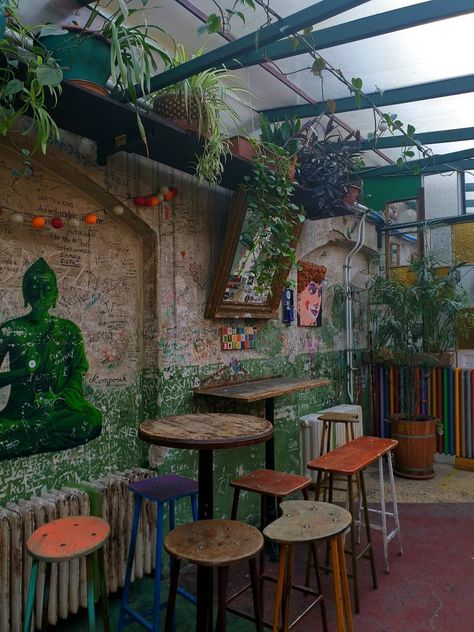 Office Terrace, Szimpla Kert, Vintage Store Ideas, Scarlet Begonias, Diy Outdoor Bar, Gallery Cafe, Events Place, Zen Space, Outdoor Cafe