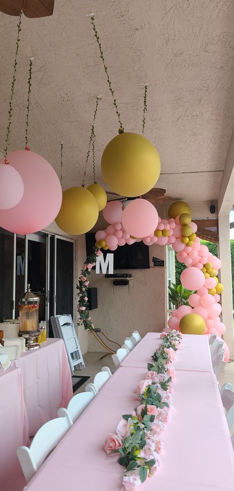 Pink, Gold, and white floral brunch backdrop setup, floral table Centerpieces with ceiling hung vine balloon. Brunch Backdrop, Floral Table Centerpieces, Backdrop Setup, Floral Brunch, Gold Table Setting, Floral Birthday Party, Brunch Table, Sweet Sixteen Birthday, Birthday Brunch