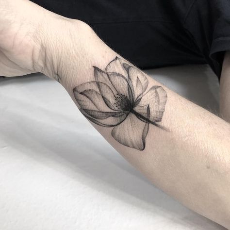 Xray Tattoo, Xray Flower, Forearm Tattoo Girl, Botanisches Tattoo, Lotusblume Tattoo, Cute Foot Tattoos, Magnolia Tattoo, Small Flower Tattoos, Flower Tattoo Shoulder