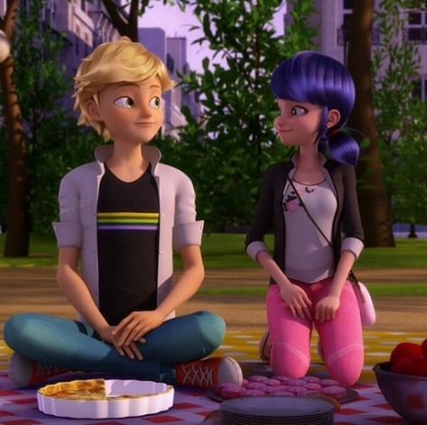 Dia em que Marinette tomou uma atitude e beijou Adrien...olha como eles trocam olhares apaixonados,eles são muito fofos💗 Marinette Miraculous, Adrien Miraculous, Ladybugs Movie, Marinette Et Adrien, Adrian And Marinette, Ladybug And Cat Noir, Miraculous Ladybug Memes, Miraculous Ladybug Wallpaper, Marinette And Adrien