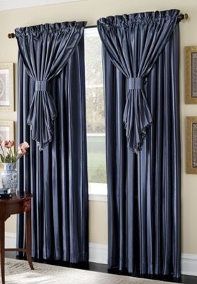 This is just a pic, but its lovely Bedroom Curtains With Blinds, Curtain Styles, Window Treatments Bedroom, Curtains And Draperies, Plain Curtains, Elegant Curtains, Stylish Curtains, Valance Window Treatments, Bedroom Window