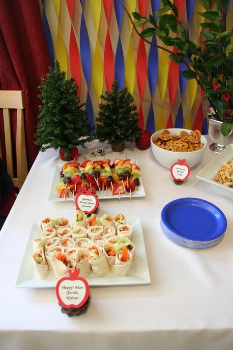 SNL Parties: A Snow White Birthday Party Snow White Food Ideas, Snow White Food, Fairest One Of All Birthday, Disney Motto, White Party Foods, Caroline Birthday, White Birthday Party, Snow White Birthday Party, Toddler Lessons