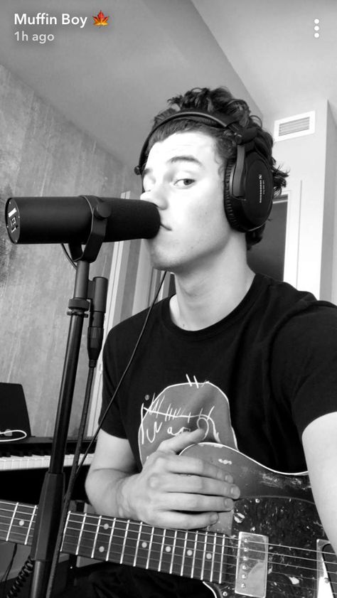 SM3 MY BB IS IN THE STUDIO!!!! Shawn Mendes Snapchat, Shawn Mendes Memes, Shawn Mendes Imagines, Shawn Mendes Wallpaper, Wonderland Tattoo, Muffin Man, Cameron Dallas, Army Love, Shawn Mendes