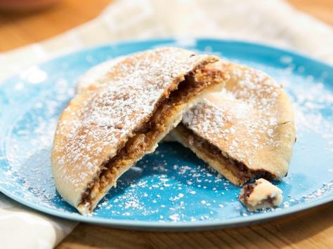 Pita Recipe, Geoffrey Zakarian, Pita Recipes, Nutella Desserts, Banana Dessert, Chocolate Hazelnut Spread, Pita Bread, Fries In The Oven, Yummy Sweets