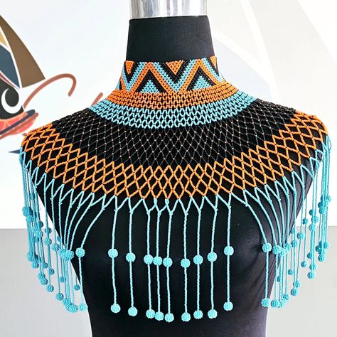 Modern Xhosa Attire, Zulu Beads, African Necklaces, Xhosa Attire, Ribbon Crafts Diy, African Accessories, Bead Weaving Tutorials, Beaded Necklace Patterns, Beads Work