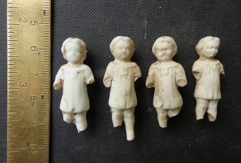 4 antique porcelain dolls for jewelry or collage, 2.5-4 cm CCC The dolls are still dirty with soil, but are easy to clean. Until 1880 there was a porcelain factory here that produced these dolls, among others. During the winter months, the farmers' wives cleaned, glazed and painted the porcelain dolls at home. The waste ended up on the dung heap that the farmer spread on his fields in the spring. After rainy weather, you can still find these figures shining brightly from the dark, freshly harrow Antique Porcelain Dolls, The Farmer, Rainy Weather, Antique Porcelain, Miniature Art, Porcelain Dolls, Winter Months, Collectible Dolls, Art Dolls